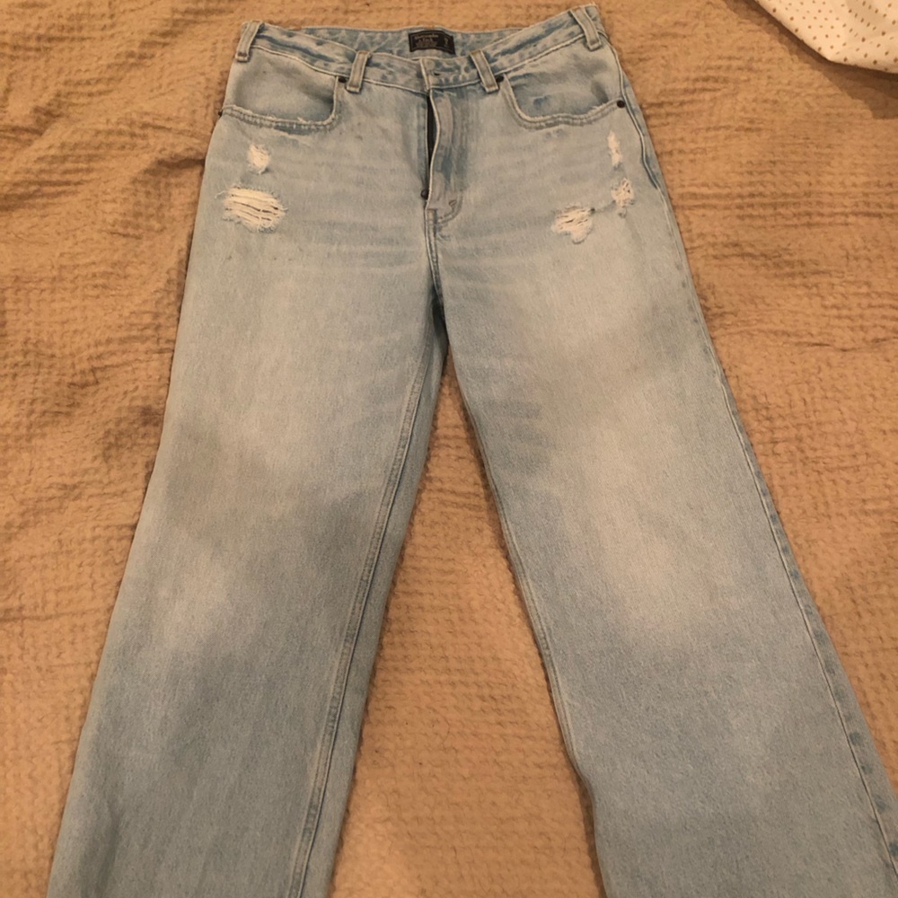 Abercrombie & Fitch Wide Leg Mom Jeans Light Wash